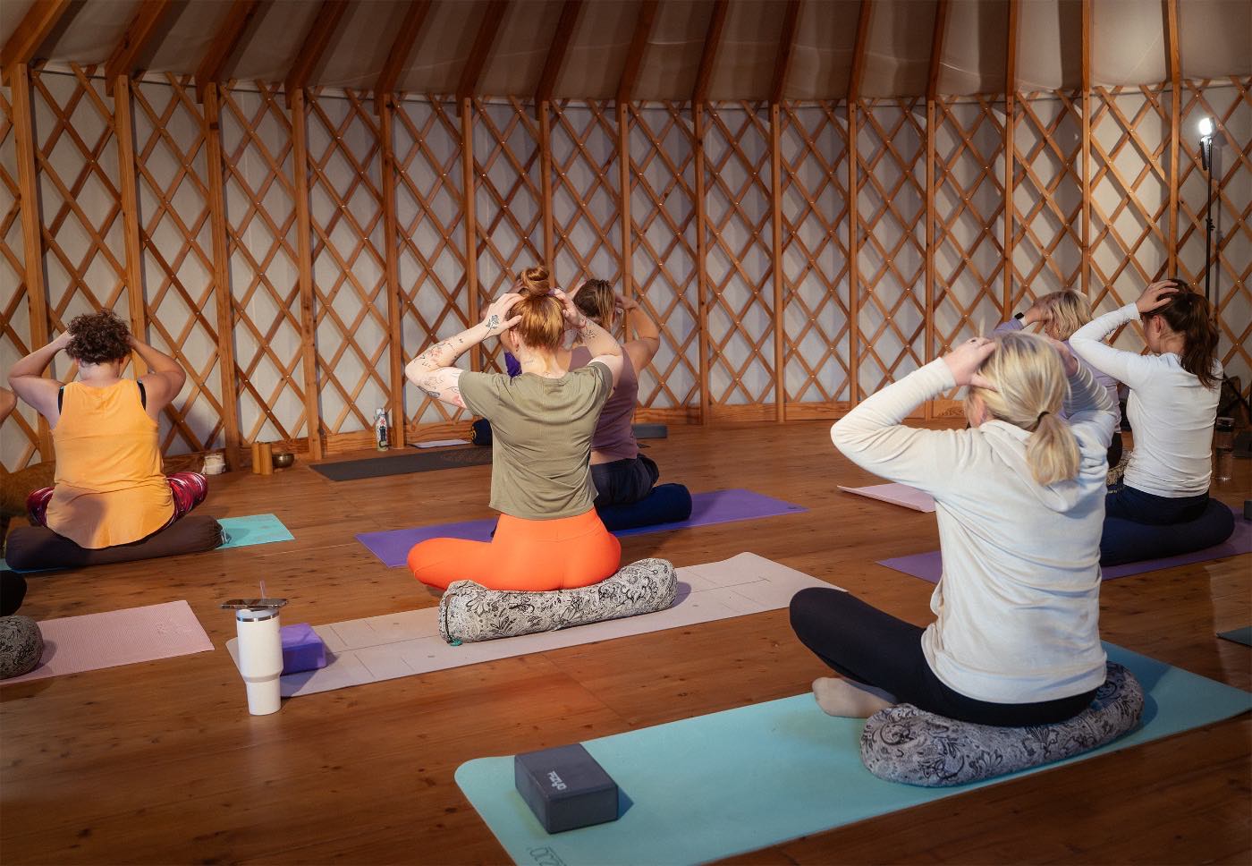 Joga w jurcie — relacja z wyjazdowego weekendu, film COŚ studio